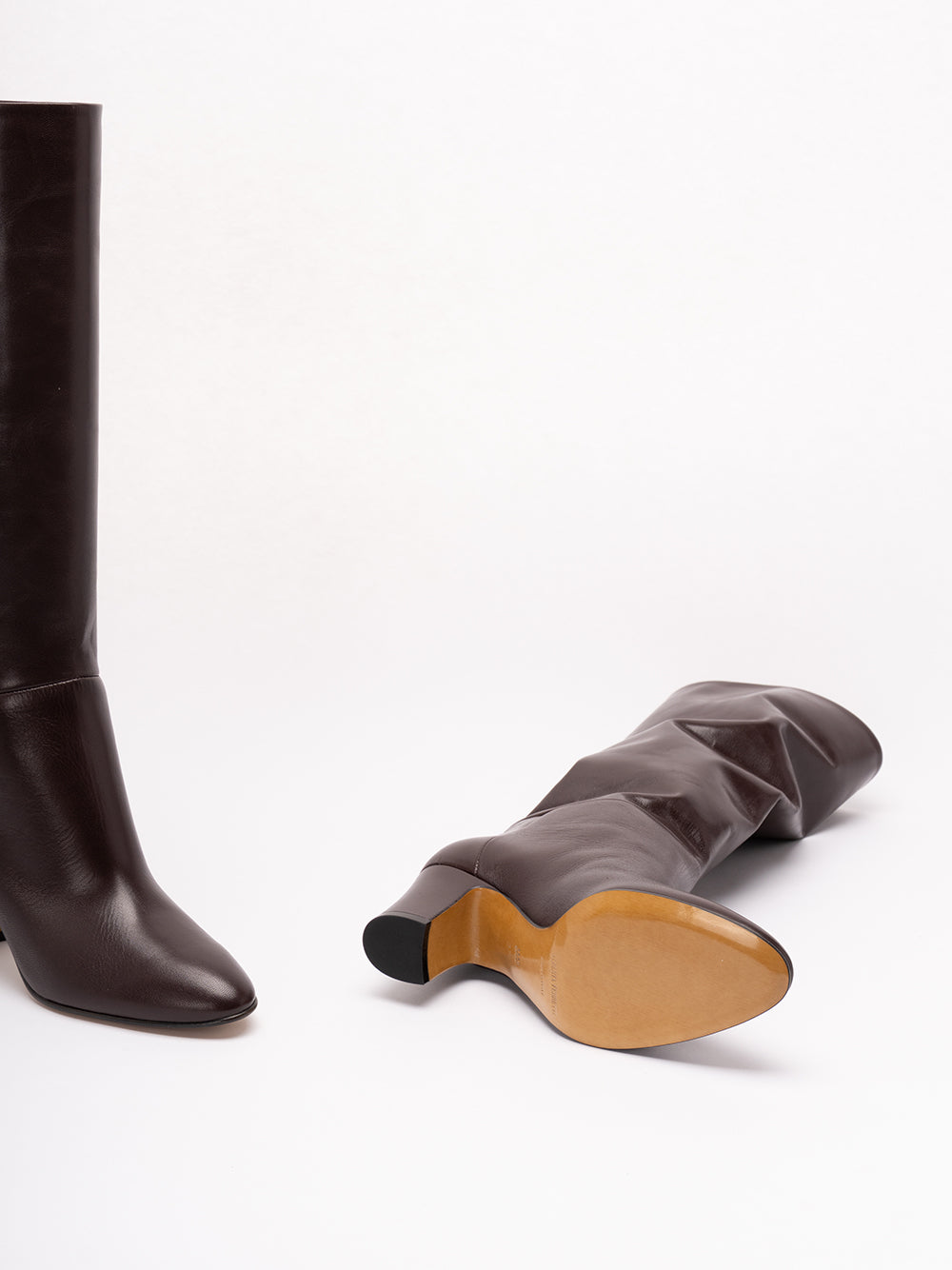 ALBERTA FERRETTI Boot with a tubular shaft and mid-height heel. 0102 MARRONE