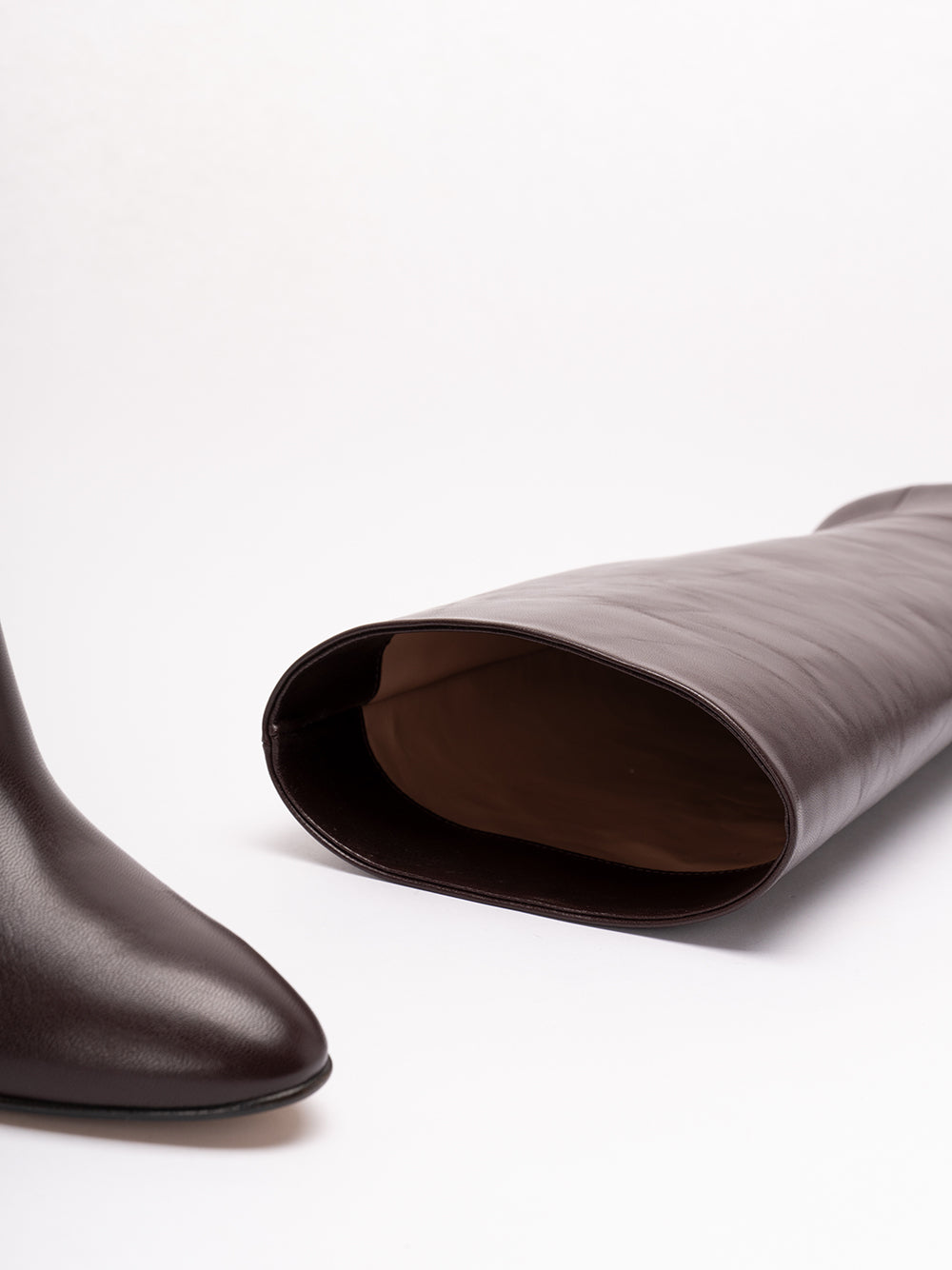 ALBERTA FERRETTI Boot with a tubular shaft and mid-height heel. 0102 MARRONE